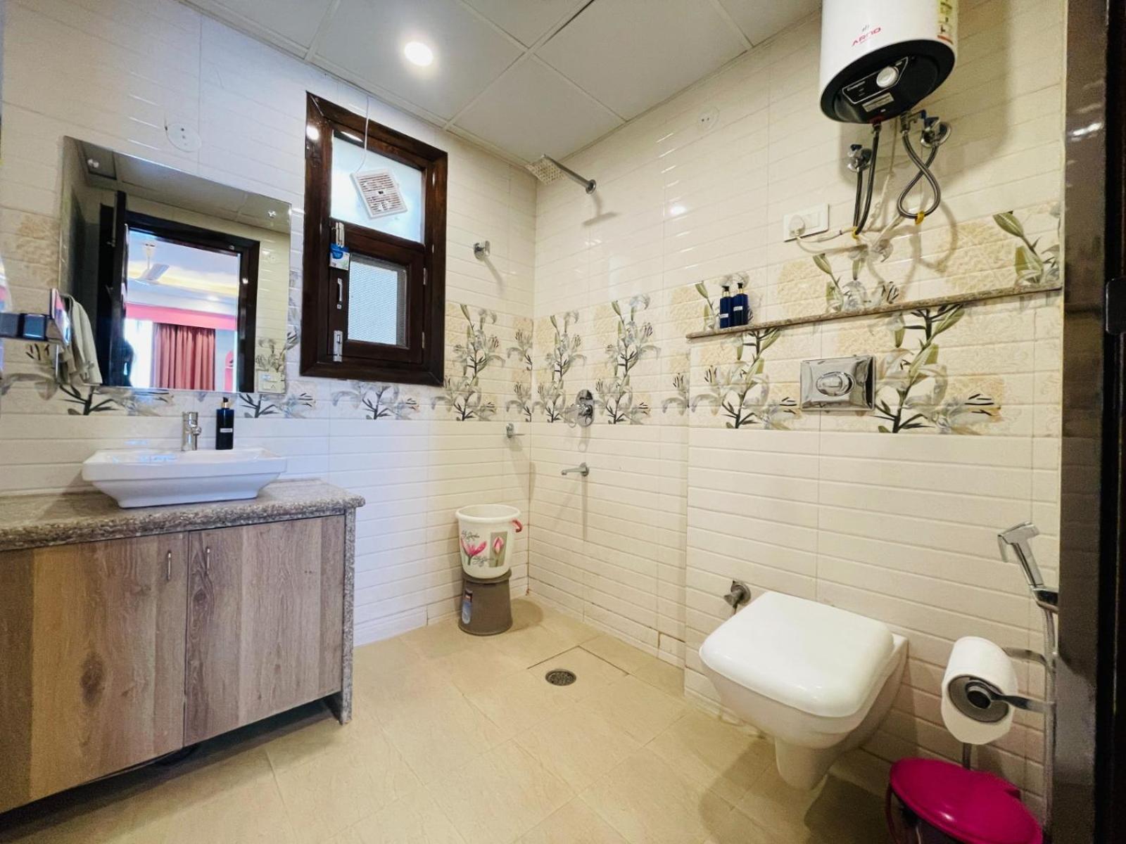 Bedchambers Serviced Apartments, Sector 38 غورغاون المظهر الخارجي الصورة